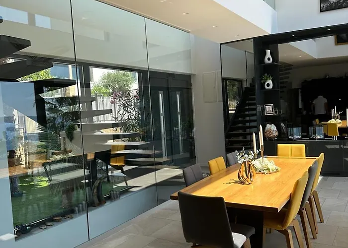 View House Okrug With Pool 别墅 *