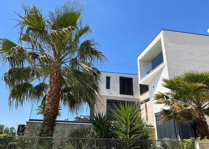 View House Okrug With Pool *