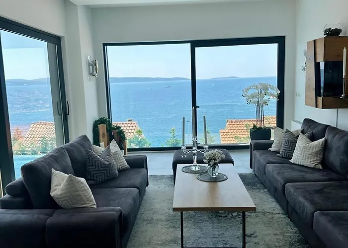 View House Okrug With Pool 别墅 *