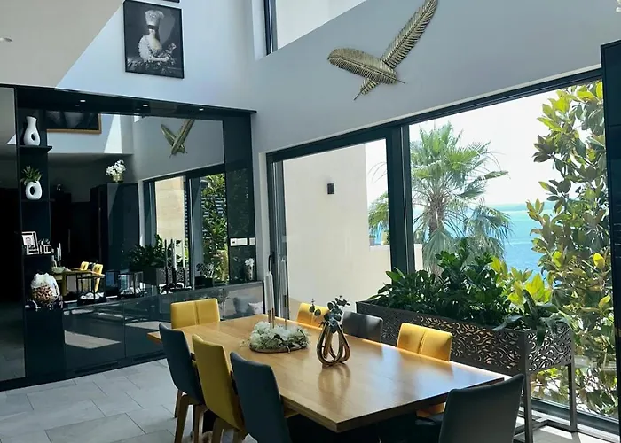 View House Okrug With Pool 别墅 *