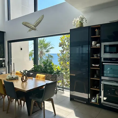 فيلة View House Okrug With Pool تروغير