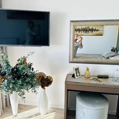 View House Okrug With Pool تروغير