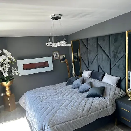 View House Okrug With Pool וילה טרוגיר