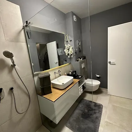 View House Okrug With Pool טרוגיר