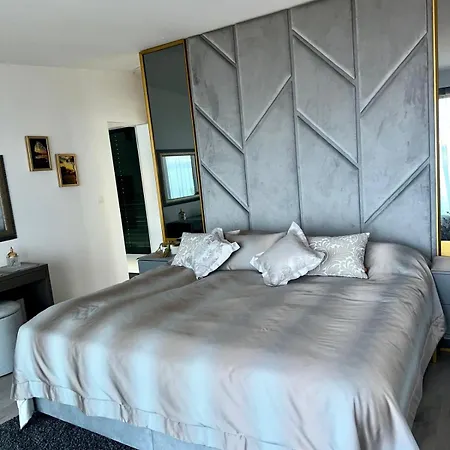 View House Okrug With Pool וילה טרוגיר