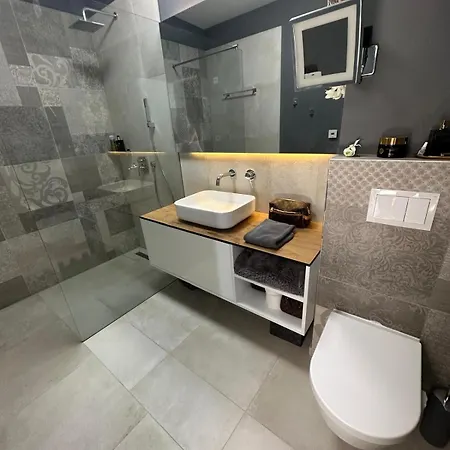 View House Okrug With Pool וילה טרוגיר