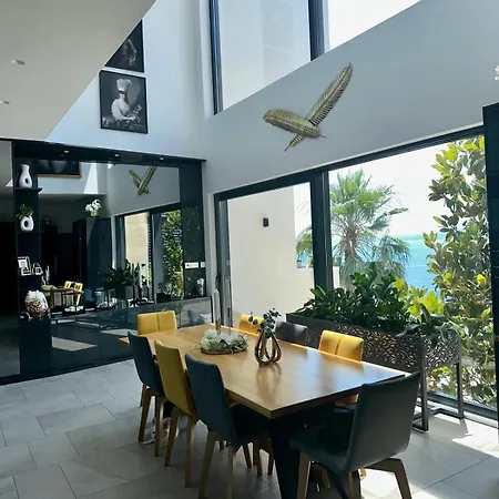 View House Okrug With Pool וילה *